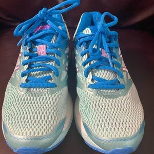 Womens ASICS Gel Cumulus 18 size 6.5